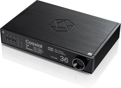 Convertor audio DAC Rose RD160 negru, vedere din unghi, fața frontală cu butoane, afișaj digital, buton de volum