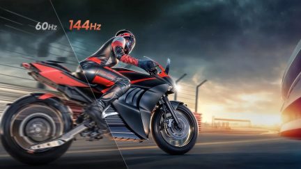 Rød og sort sportsmotorcykel med fører på bane, sammenligning af 60 Hz og 144 Hz i bevægelsessløring