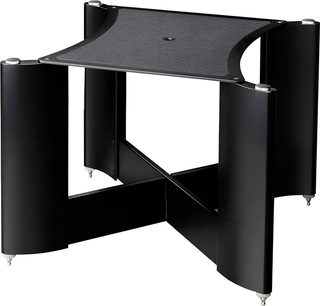 Picior de boxă Yamaha SPS-5000 din metal negru, platou texturat, ranforsare în cruce, montanți cu vârfuri, vedere din trei sferturi