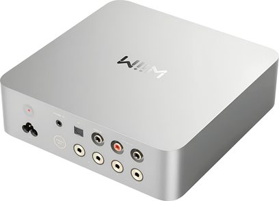 Amplificatore hi-fi stereo WiiM Vibelink Amp, custodia in metallo argento, vista posteriore a tre quarti, connessioni RCA, coassiale e ottica