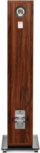 Triangle Australe EZ teak sütun hoparlör, doğal damarlı kahverengi teak ahşap kaplama, arkadan görünüşte metal çerçeveli dairesel bir hava deliği, bir DPS plakası, dört bağlantı noktalı alüminyum terminal plakası ve siyah lake kaplı sivri ayaklı bir kaide göstermektedir.