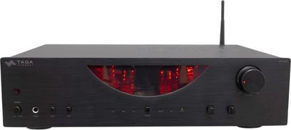 Taga Harmony HTA-800B sort hi-fi stereoforstærker, frontbillede, front med knapper og display, på hvid baggrund