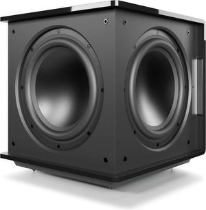 MartinLogan Grotto 12 subwoofer i sort højglans, set i trekvart vinkel med to synlige sidehøjttalere