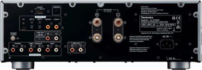 Amplificador estéreo integrado hi-fi Technics SU-G700M2E-K negro, panel trasero, conectores y tomas de audio, vista de cerca