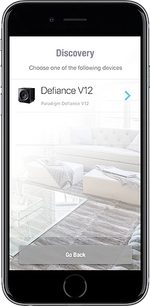 Smartphone zobrazující obrazovku „Discovery“ aplikace Defiance V12 pro nastavení audio zařízení