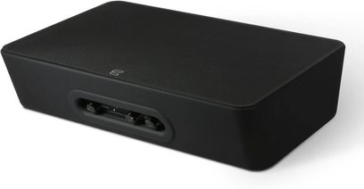 Bluesound Pulse Sub sort subwoofer, set forfra, afrundet rektangulær form, sort gitter, tilslutninger på bagsiden