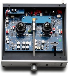 Phono předzesilovač Pro-Ject Tube Box DS3 B černý, pohled shora s otevřeným krytem, odkryté obvody a elektronky