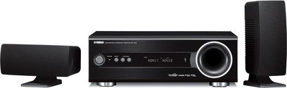 Yamaha YHT-S300 hjemmebiograf-system, sort central forstærker, to satellithøjttalere, set forfra