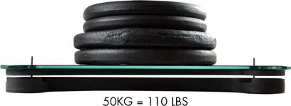 Läpinäkyvä karkaistulasinen vaaka mustilla metallituilla, jossa on painoasteikko "50 KG = 110 LBS" merkittynä