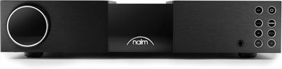 Naim Audio NAC 332 stereo ön yükselteç ön panel, siyah fırçalanmış alüminyum kasa, sol tarafta dairesel ses kontrol düğmesi, ortada aydınlatmalı logo, sekiz adet dairesel tuş (tuner, stream, av, phono, aux, cd), sağ ön tarafta kulaklık girişi