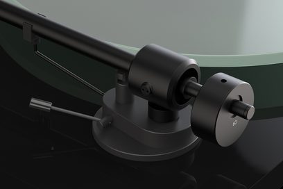 Tocadiscos hi-fi Pro-Ject T1 EVO Phono con brazo de lectura negro, contrapeso cilíndrico y plato de vidrio verde translúcido