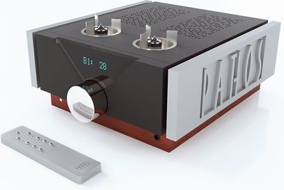Preamplificatore stereo Pathos InControl Mk2 nero e legno, vista frontale prospettica, con telecomando metallico