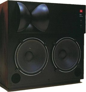Sorte JBL Studio Monitors 4435 akustiske højttalere, set forfra, to runde højttalere, træhus