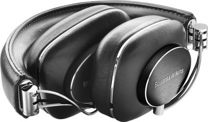 Åben hi-fi hovedtelefon Bowers & Wilkins P7 i sort, tæt forfra, skaller og hovedbøjle i læder, kromfarvede metaldele