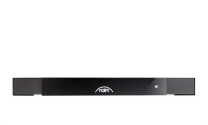 Naim Audio CI-NAP 101 effektforstærker, mat sort kabinet, hvidt logo, tændt indikatorlampe, forfra
