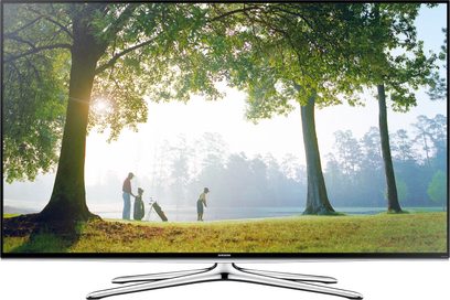 Samsung UE40H6200-fjernsyn, der viser en golfscene med tre golfspillere på en skovbane i diset vejr
