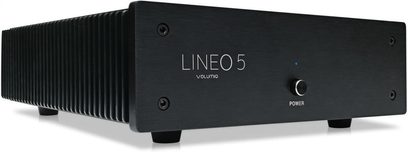 Elektroniczny zasilacz HI-FI Volumio Lineo5, widok pod kątem, czarna obudowa, centralny przycisk, 4 śruby, widoczne nóżki