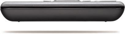 Logitech Harmony 1000 sort universal fjernbetjening, set fra siden, aflang afrundet form, stor berøringsskærm
