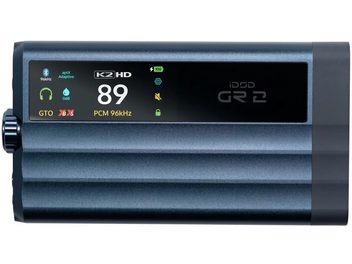 iFi Audio iDSD GR 2 hordozható audioátalakító sötétkék színben, színes kijelzővel, 89-es hangerővel és oldalsó tekerőgombbal