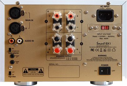 Baltasis „Smart BX1" hi-fi stereo galios stiprintuvas, priekinis vaizdas su garso jungtimis ir nustatymais