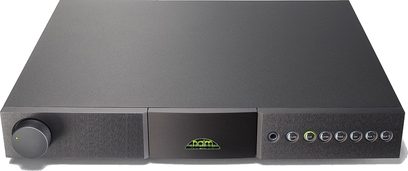 Naim Audio NAIT XS2 sort hi-fi stereforstærker, set forfra, med børstet aluminiumsfront og 7 kontrolknapper