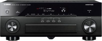 Yamaha RX-A820 sort hjemmebiografsforstærker, set forfra, blåt display, sølvfarvede knapper og drejeknapper, 2 sorte drejeknapper