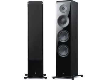 Siyah lake kaplamalı iki Yamaha NS-2000A kule hoparlör, biri kumaş ızgaralı, önden görünüm, 4 görünür sürücü