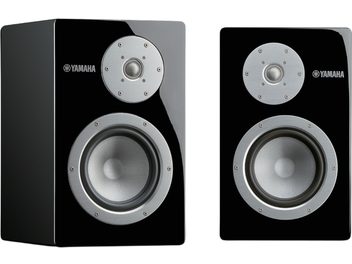 Coppia di diffusori da scaffale Yamaha NS-3000, frontale nero laccato visto di fronte, anelli in metallo spazzolato, tweeter e woofer grigi