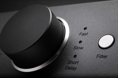 Cambridge Audio DacMagic 200M sølv audio DAC-konverter, toppvisning, dreieskive og filtervelger