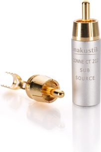Detail kabelových konektorů Inakustik Connect 212 Sub-Y 5 m, válcové hliníkové stříbrné tělo s rytinou, pozlacené RCA konektory s vidlicí, detailní pohled mírně shora
