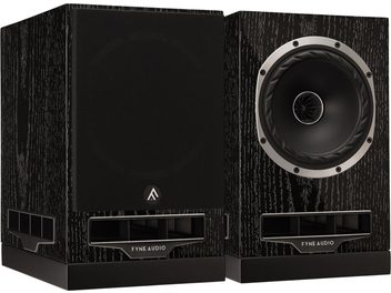 Coppia di diffusori da scaffale Fyne Audio F500S in frassino nero, vista 3/4 anteriore, condotti reflex frontali, griglia e coassiale