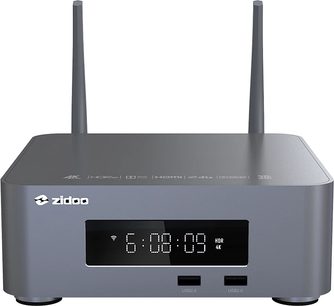 Multimediální přehrávač Zidoo Z10 PRO v tmavě šedé barvě, pohled zepředu, s LED displejem, 2 USB porty a vyklopenými Wi-Fi anténami