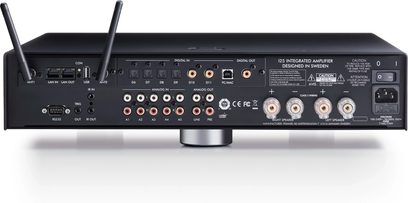 Primare I25 Prisma sølvfarvet stereo hi-fi-forstærker, set forfra, med stik og betjeningsknapper på forsiden og toppen