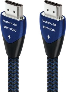 Zwei blaue HDMI-Kabel Audioquest Vodka 48 8K-10K mit versilberten Anschlüssen, von vorne nebeneinander gesehen