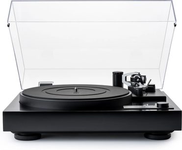 Svart Dual CS 718Q platespiller med transparent lokk løftet opp, sett forfra og tonearm til høyre