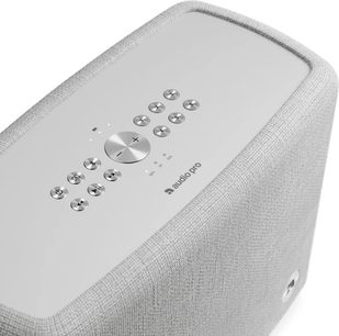 Altavoz inteligente Audio Pro A15 W gris claro, vista superior con rejilla texturizada y botones de control redondos