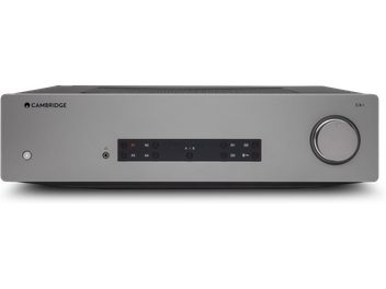 Cambridge Audio CXA81 MkII sølvfarget hi-fi stereoanlegg, frontvisning, frontpanel med knapper, ratt, kontakter og display