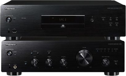 To sorte Pioneer A-30 lydforstærkere og PD-10 CD-afspillere stablet oven på hinanden, set forfra, med knapper, drejeknapper og displays