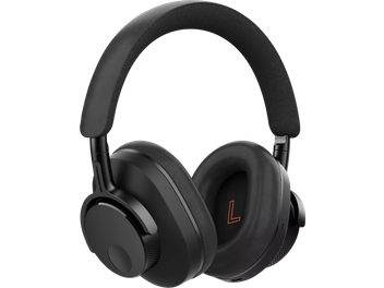 Svart överörat headset Cambridge Audio Melomania P100 SE, matt plast och skinnimitation på öronkuddar, vänster trekvartsvy