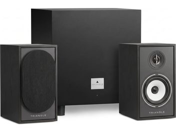 Svart Triangle-høyttalerpakke med subwoofer og to bokhyllehøyttalere, synlig hvit høyttalerdriver