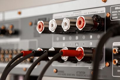 Povezljivost Marantz Model 50n srebrne barve