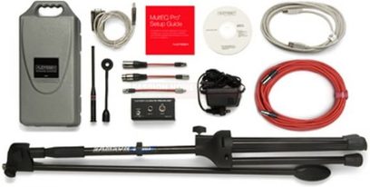 Zestaw do instalacji i kalibracji audio zawierający mikrofon, kable, statyw i adaptery