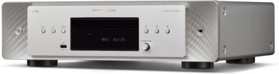 Плеєр CD Marantz CD60 сріблястого кольору, вид спереду, цифровий дисплей, кнопки та роз'єми на фасаді з щіткованого алюмінію