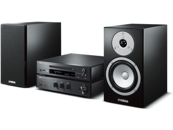 Yamaha MCR-N670 juoda/blizgančio juodo lako mini Hi-Fi sistema, sudaryta iš stiprintuvo, CD grotuvo ir dviejų garsiakalbių