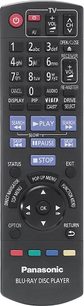 Sort Panasonic DMP-BD65 fjernbetjening med flerfarvet knapper og LCD-skærm, set forfra