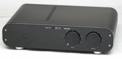Lector Audio ZAX-70 siyah hi-fi stereo amplifikatör, önden görünüm, 2 döner düğme, kulaklık girişi, mavi LED yanıyor