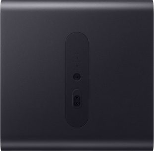 Mattschwarzer, rechteckiger Subwoofer aus Kunststoff, Rückansicht, zentrales ovales Bedienfeld mit den Anzeigen „LINK / STANDBY / ID SET“, Kopplungstaste und zweipoligem Stromanschluss