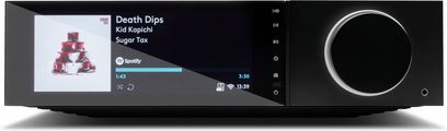 Cambridge Audio EVO 150 svart hi-fi stereoanlegg, frontvisning, viser avspilling, volumkontroll til høyre