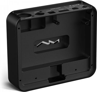 Matrix Audio X‑SPDIF 3 kabinet i mat sort, bearbejdet aluminium, trekvart-vinkel, tomt indre med gevindafstandsstykker og udskårne, mærkede porte
