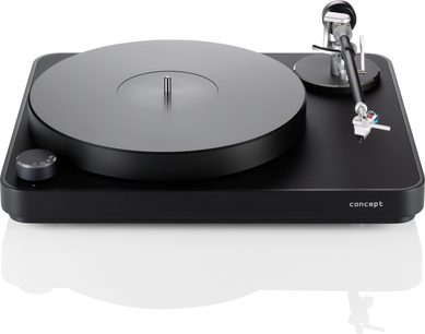 Clearaudio Concept sort pladespiller, set ovenfra, med tonarm og pickup monteret, på en sort plade